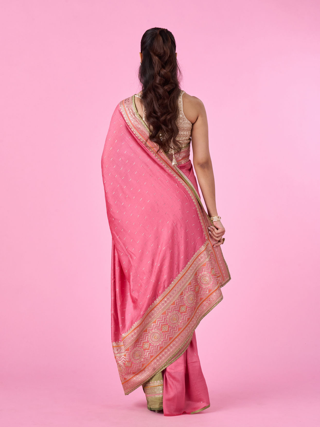 Mohey Women Elegant Pink Saree