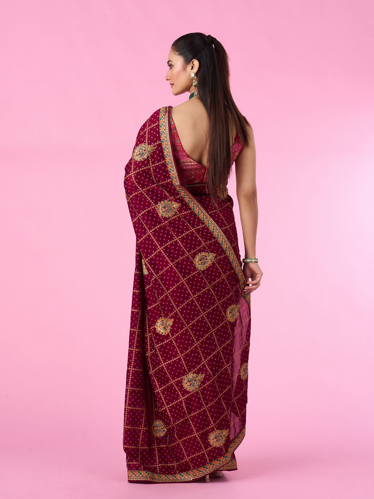 Mohey Women Enchanting Wine Saree