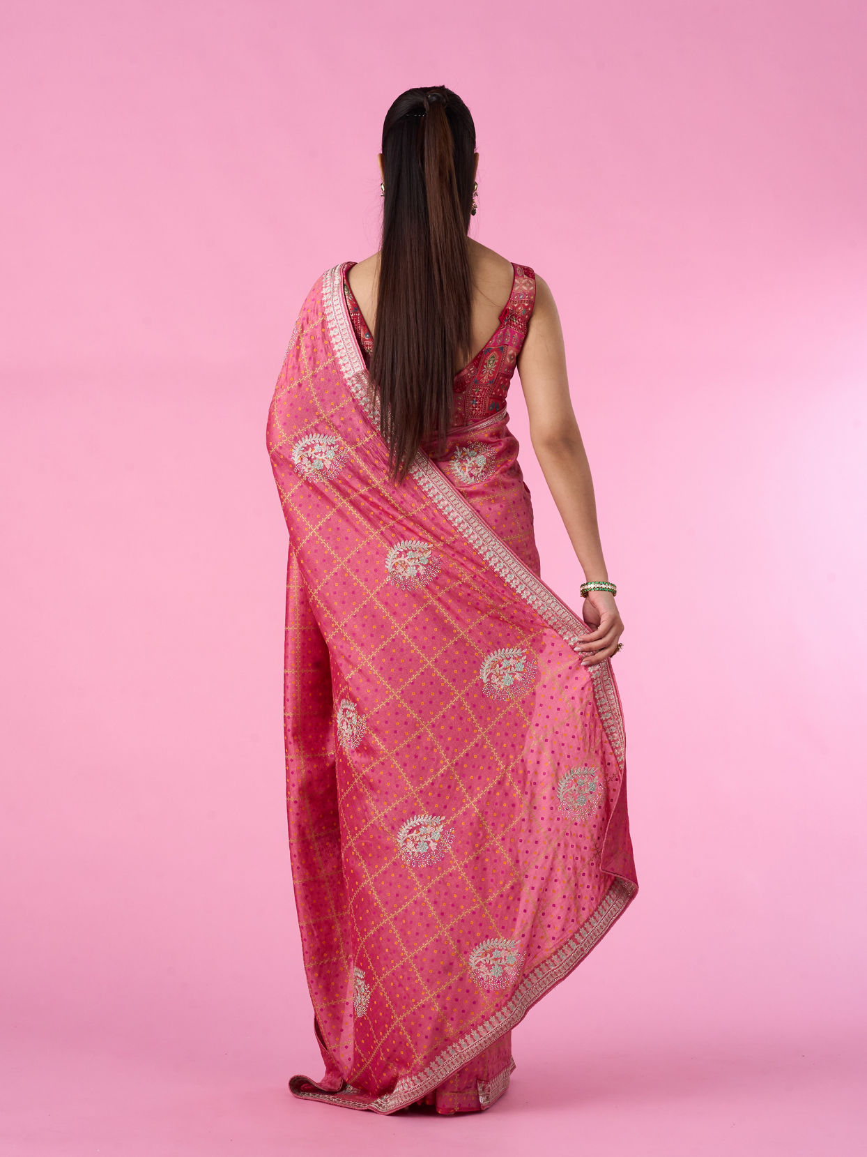 Mohey Women Enchanting Pink Radiance Saree