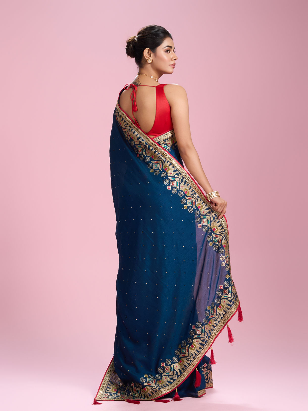 Mohey Women Royal Blue Elegance Saree