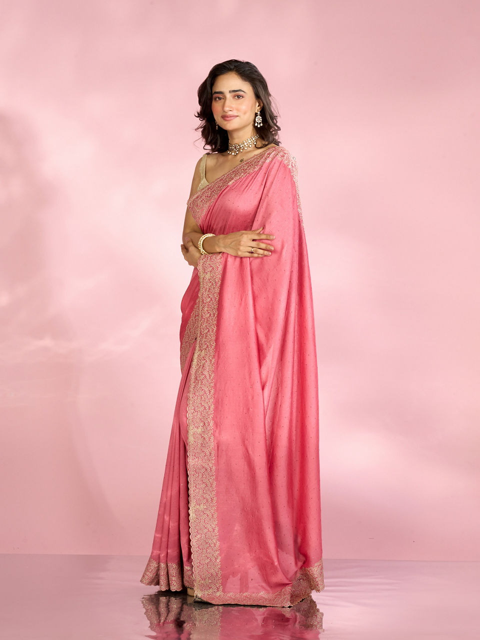 Mohey Women Enthralling Pink Elegance Saree