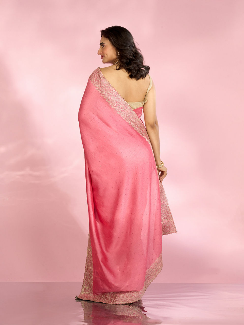 Mohey Women Enthralling Pink Elegance Saree