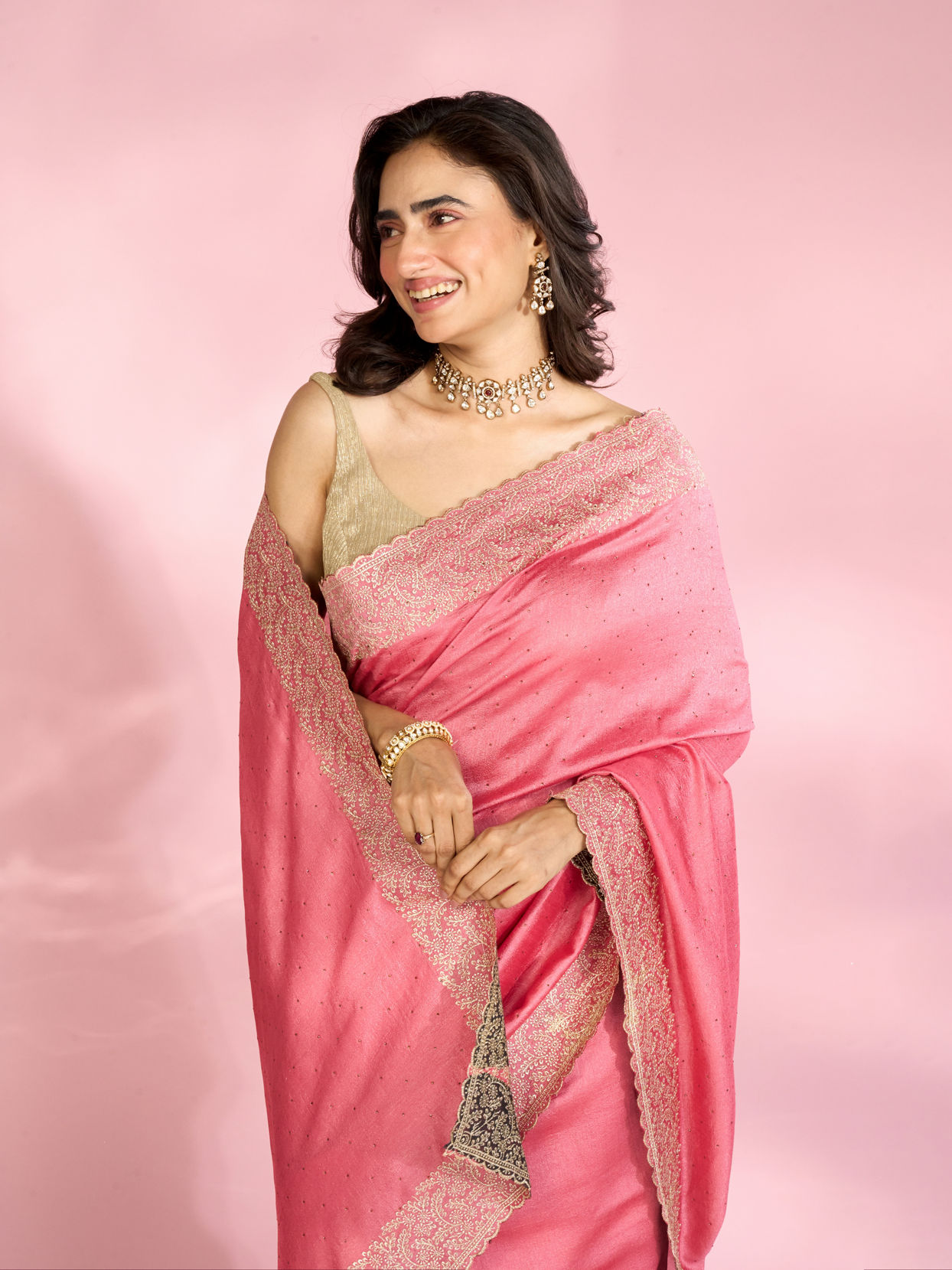 Mohey Women Enthralling Pink Elegance Saree