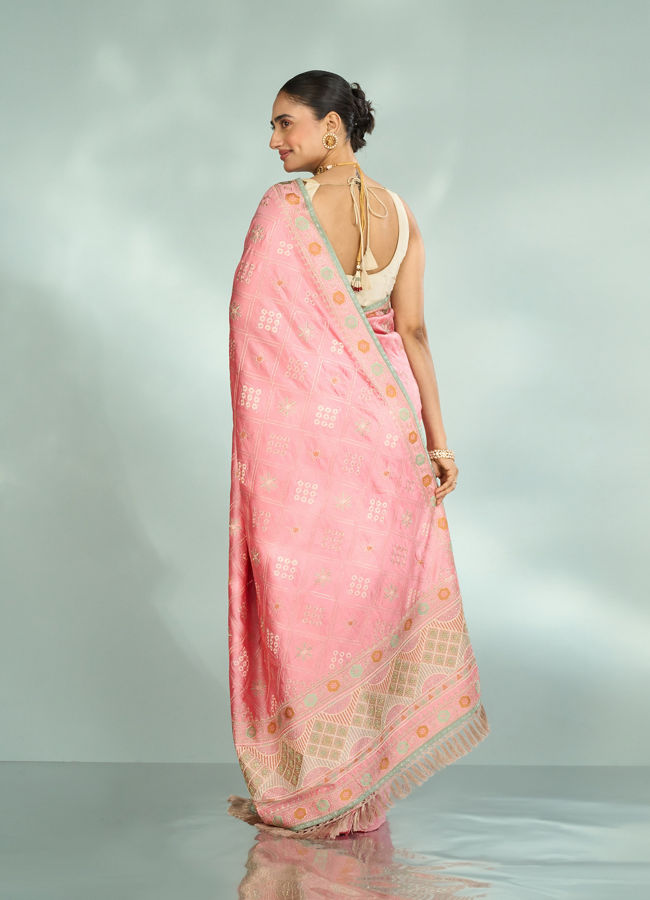 Mohey Women Beguiling Pink Elegance Saree