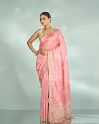 Mohey Women Beguiling Pink Elegance Saree