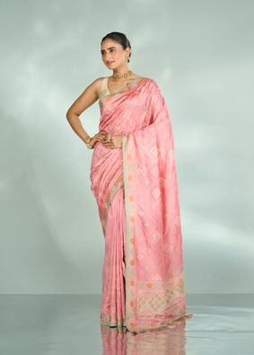 Mohey Women Beguiling Pink Elegance Saree
