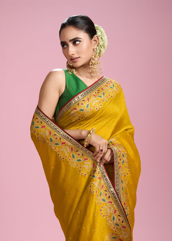 Mohey Women Emerald Elegance Art Silk Saree