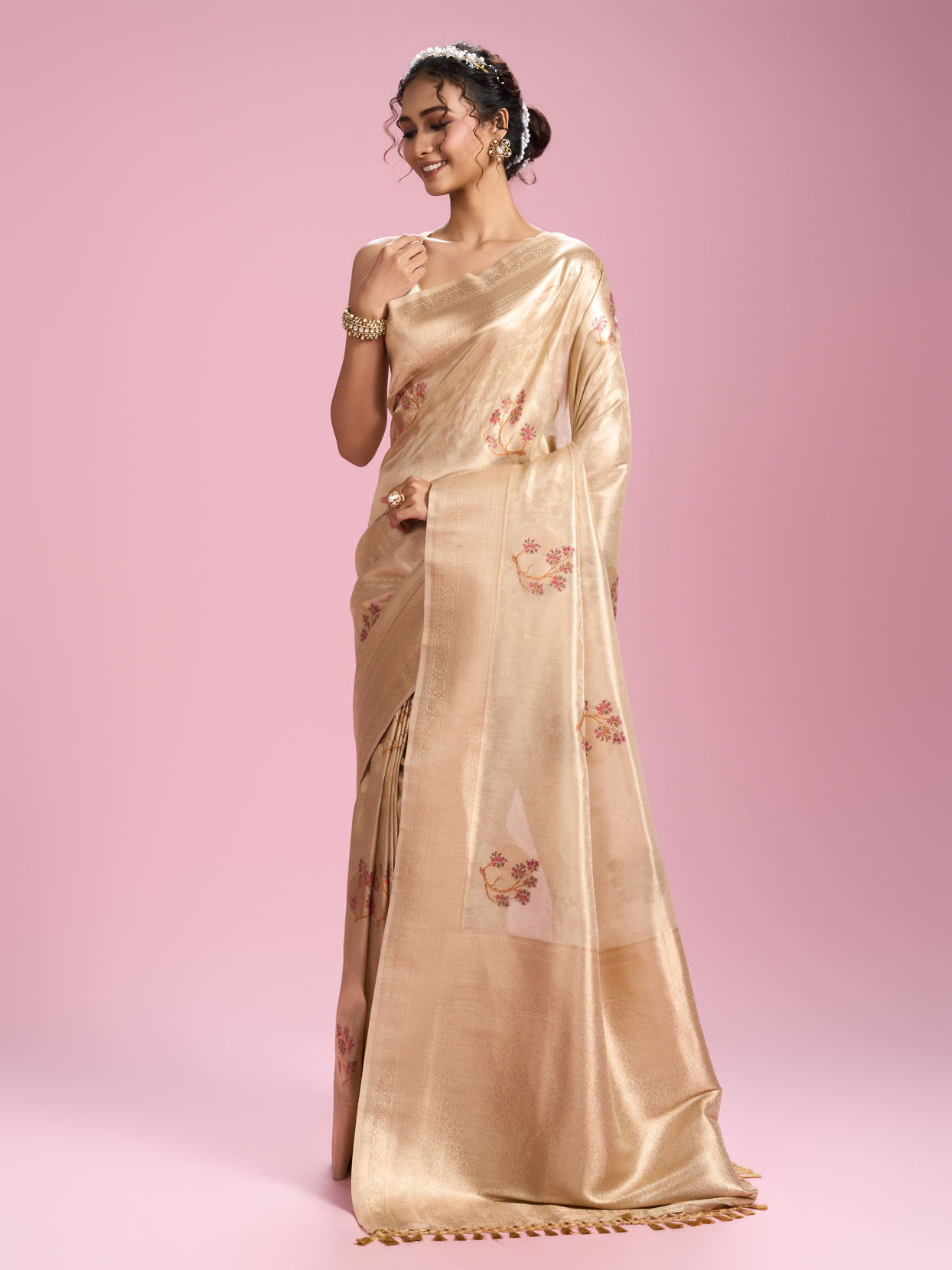 Mohey Women Cream Elegance Saree