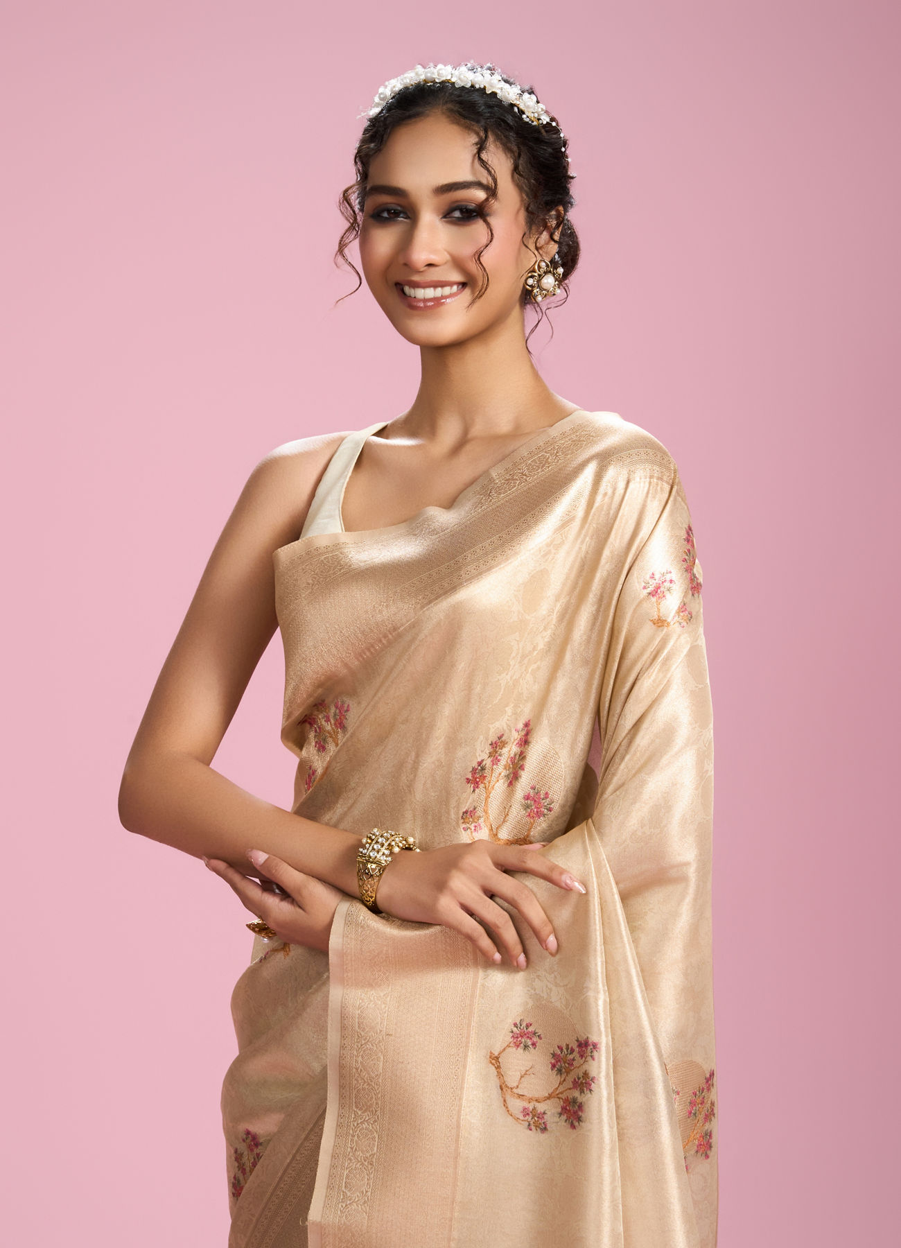 Mohey Women Cream Elegance Saree