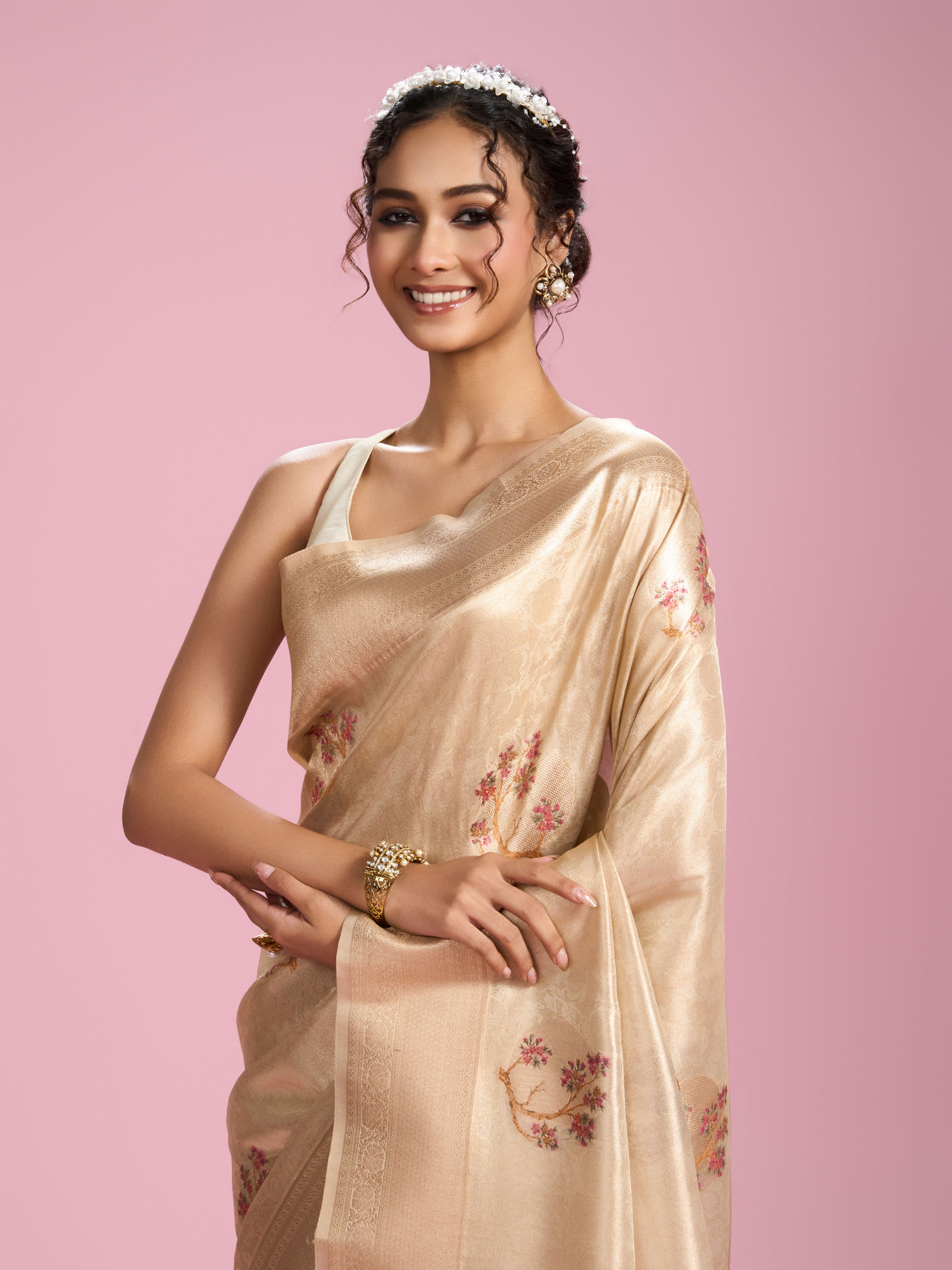 Mohey Women Cream Elegance Saree