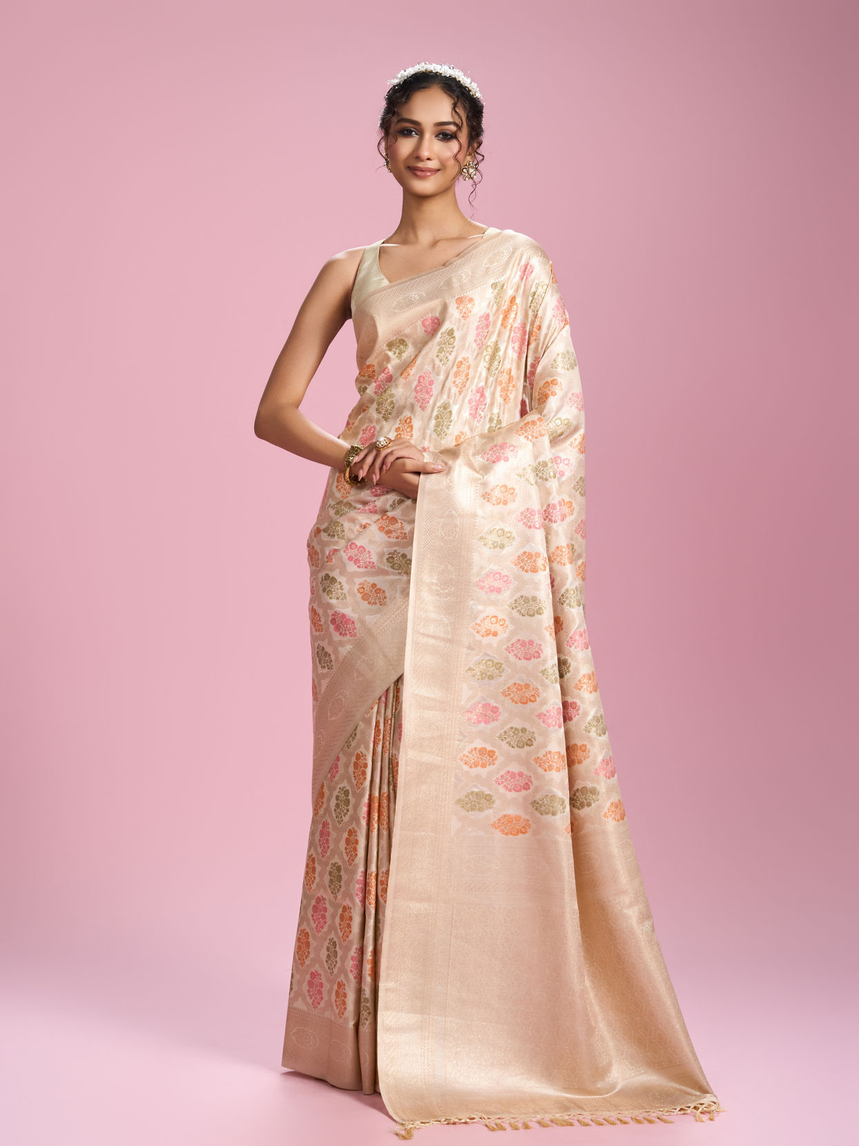 Mohey Women Elegant Cream Saree