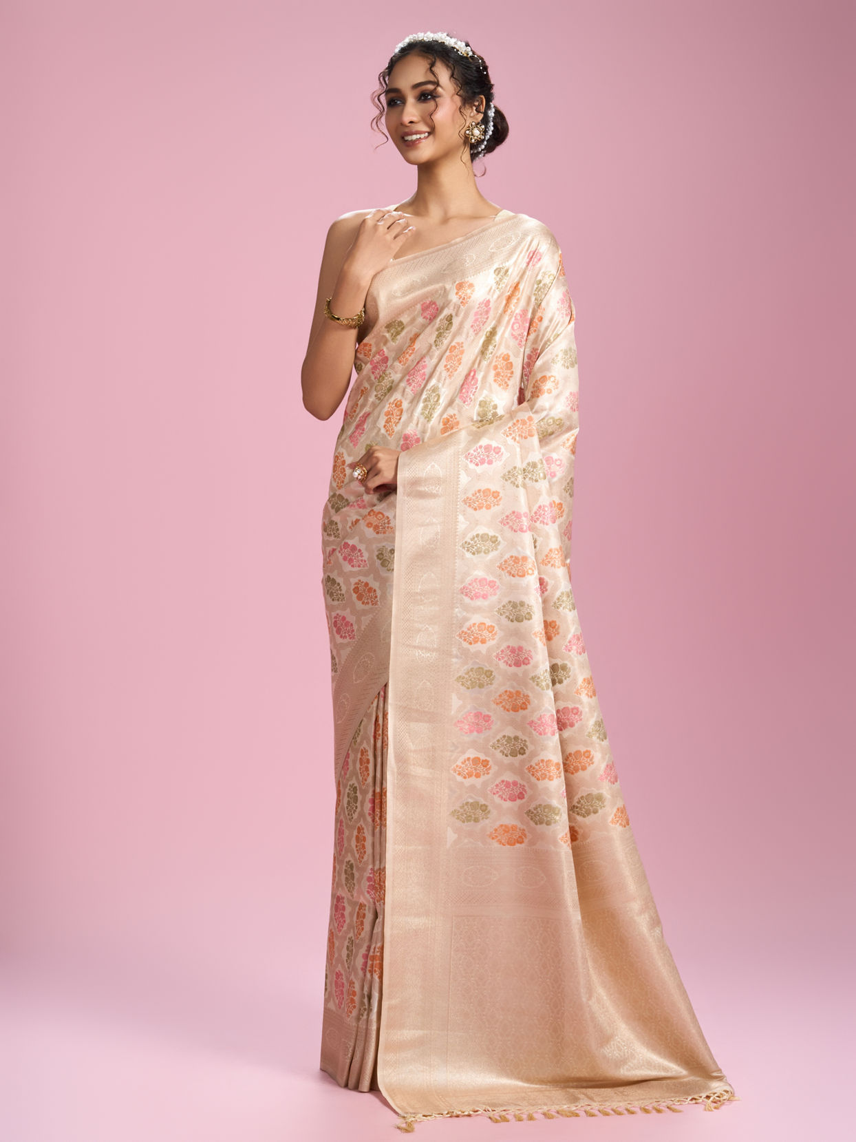 Mohey Women Elegant Cream Saree