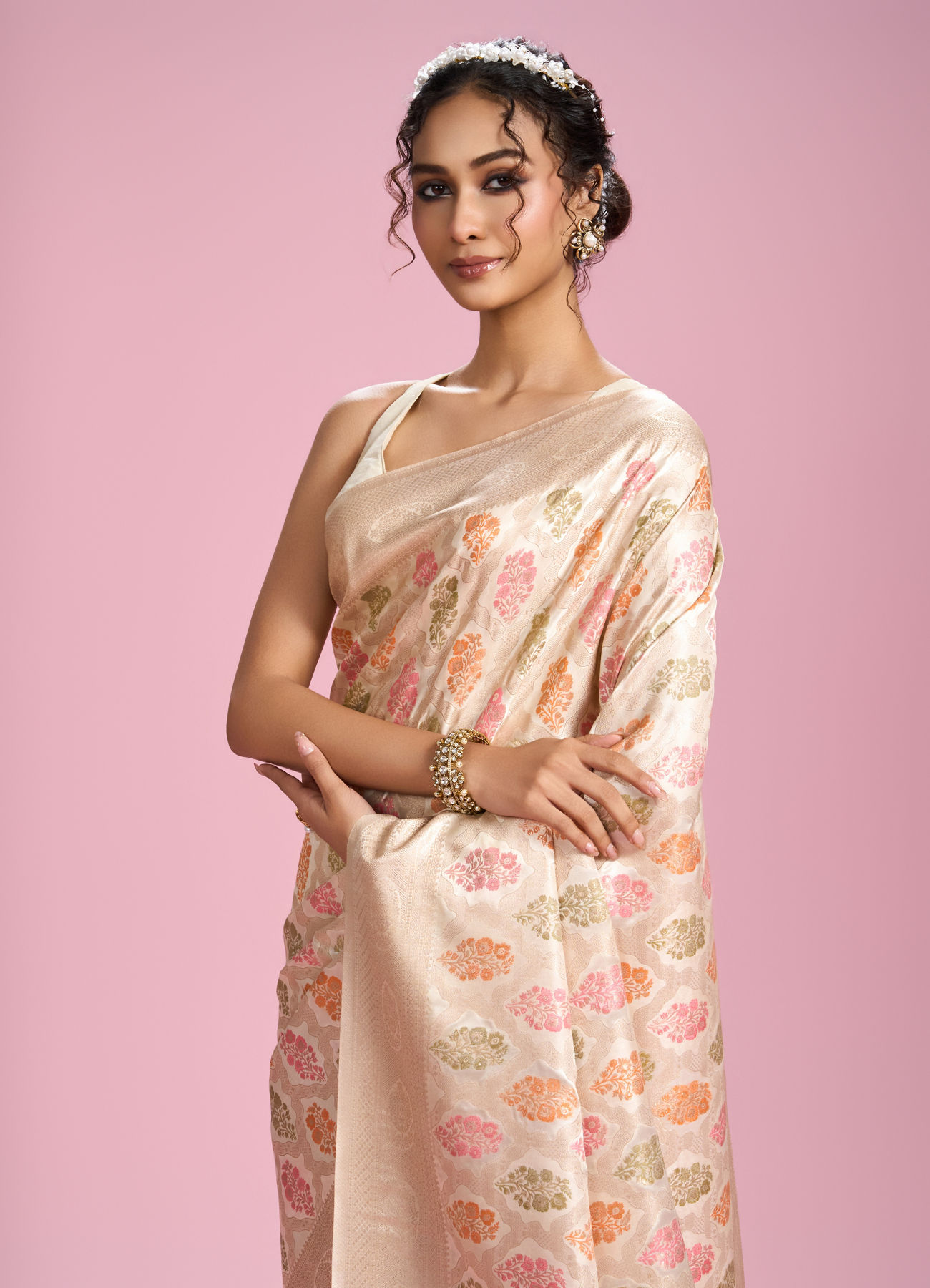 Mohey Women Elegant Cream Saree