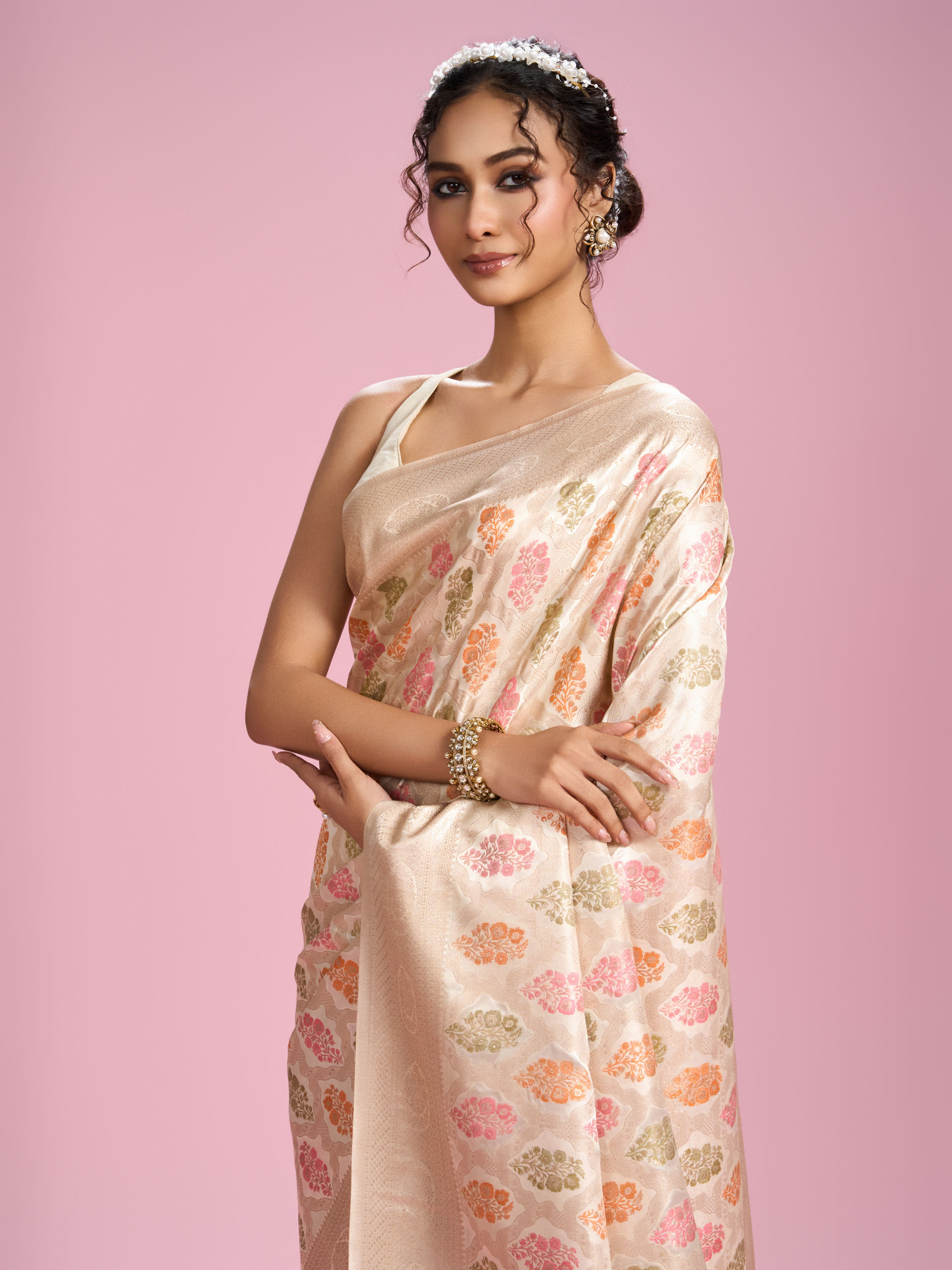 Mohey Women Elegant Cream Saree