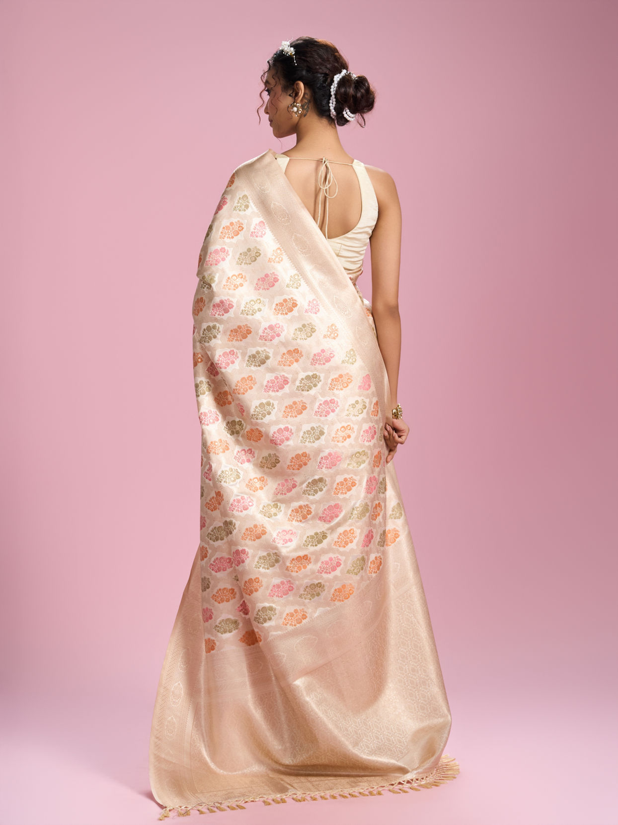 Mohey Women Elegant Cream Saree