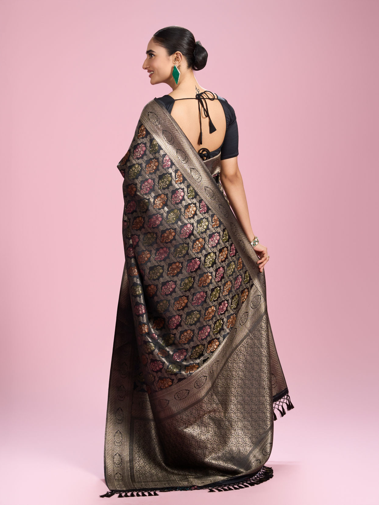 Mohey Women Black Elegance Silk Saree