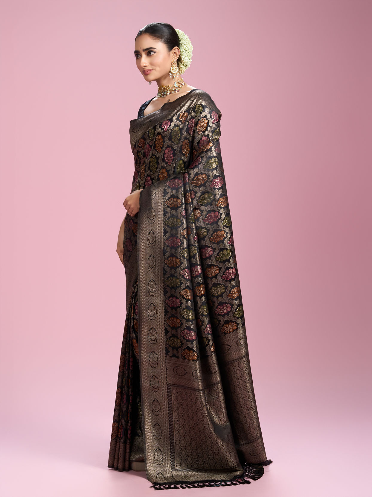 Mohey Women Black Elegance Silk Saree