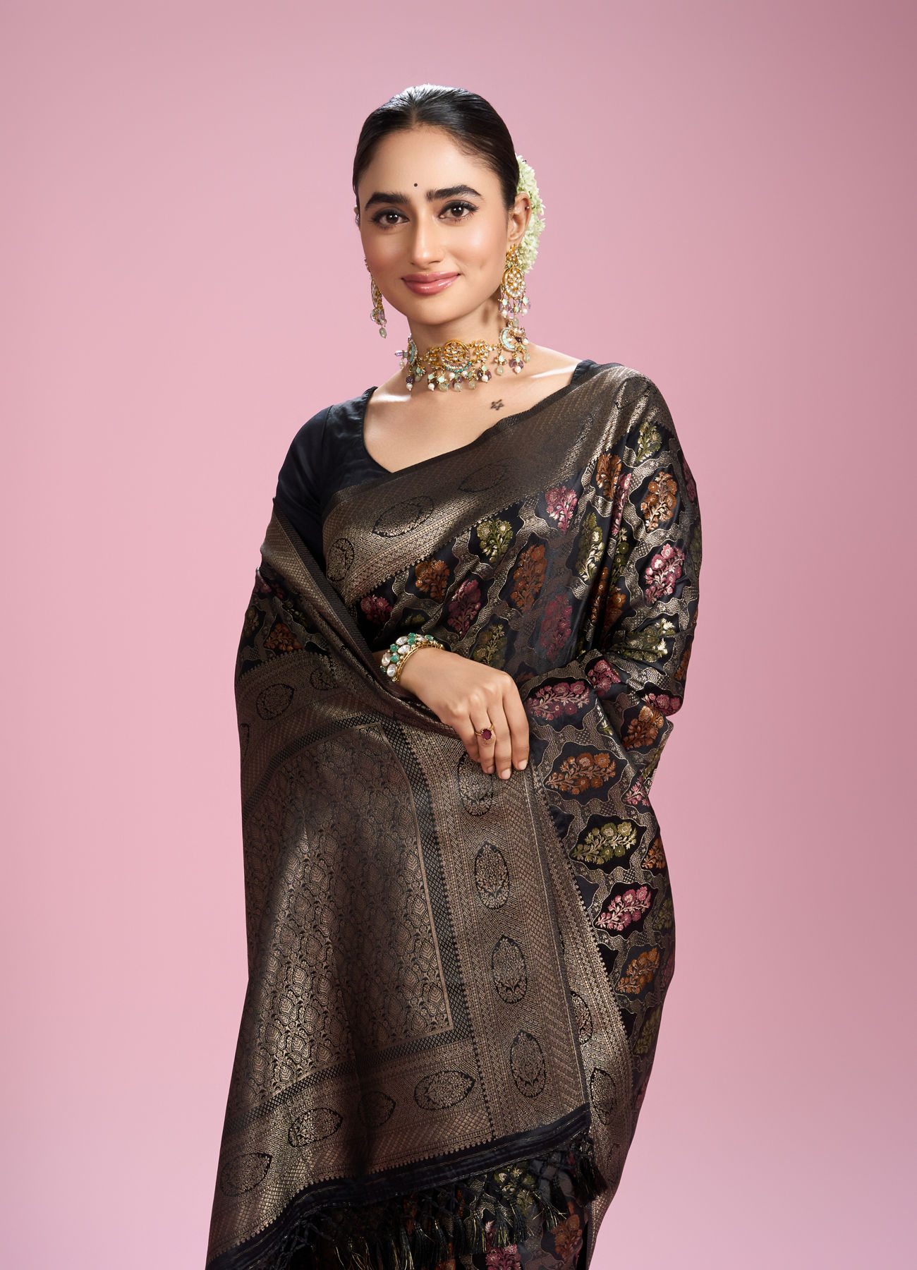 Mohey Women Black Elegance Silk Saree