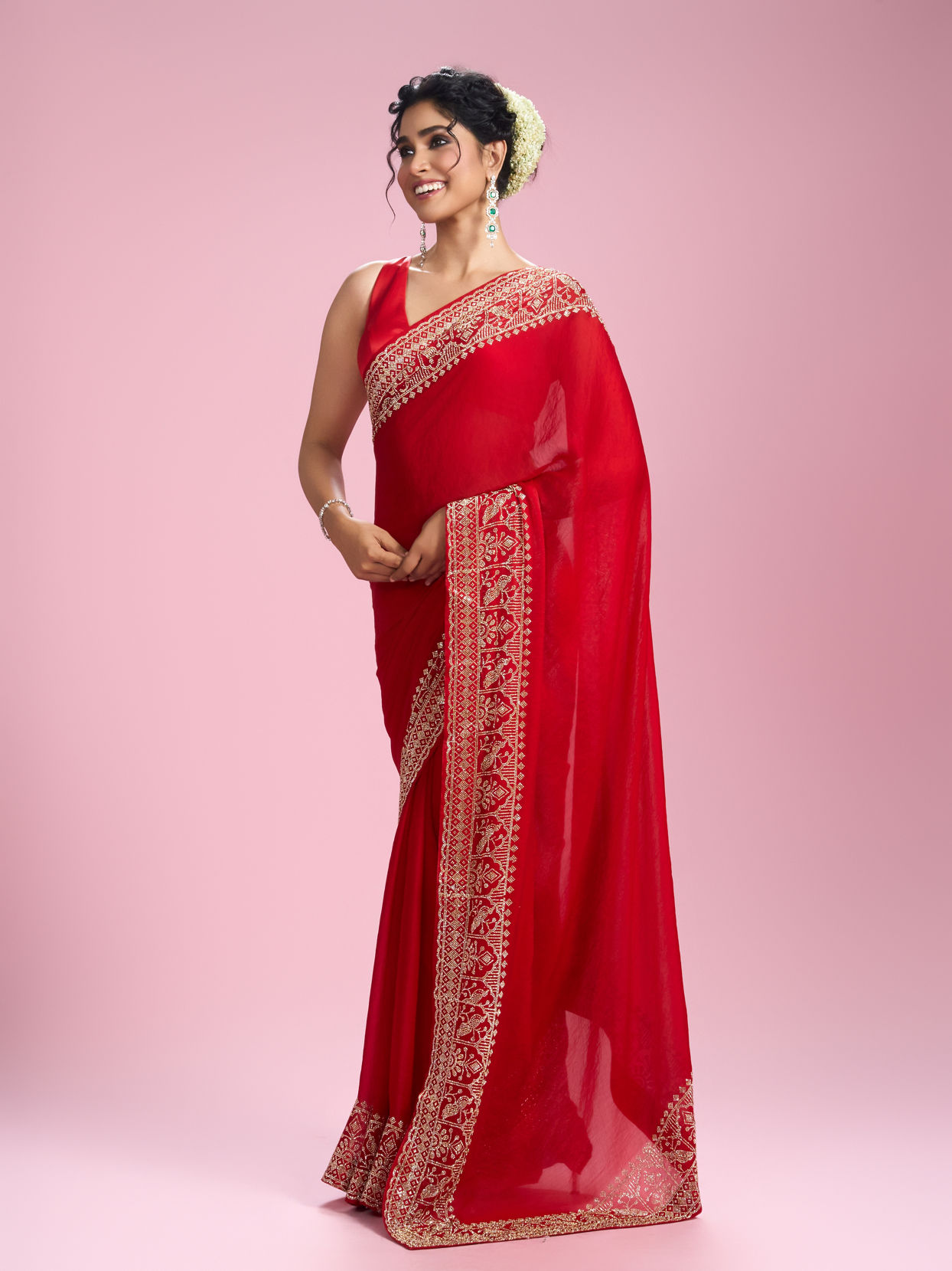 Mohey Women Enchanting Red Organza Saree