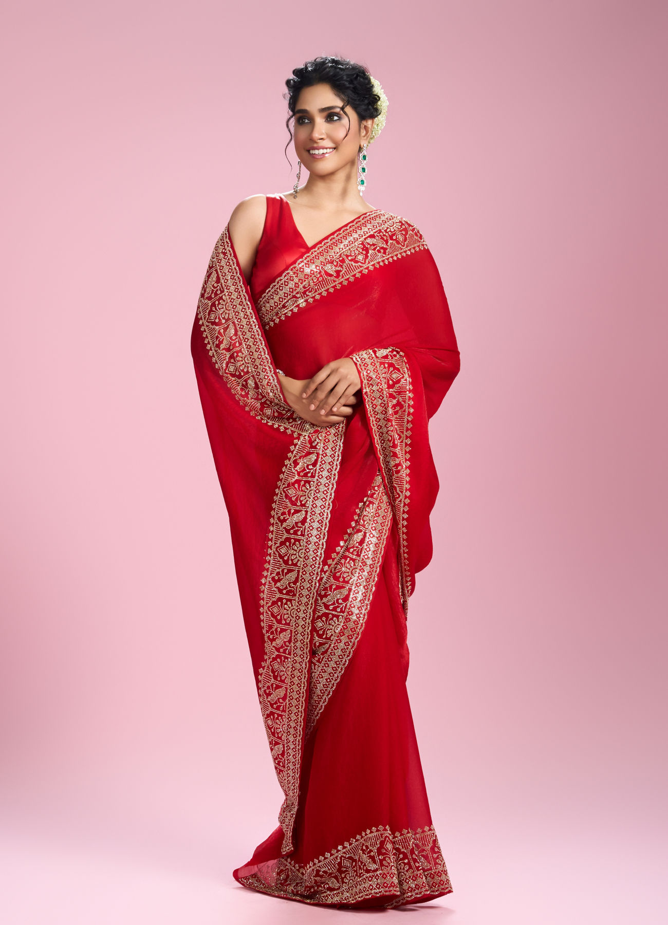 Mohey Women Enchanting Red Organza Saree