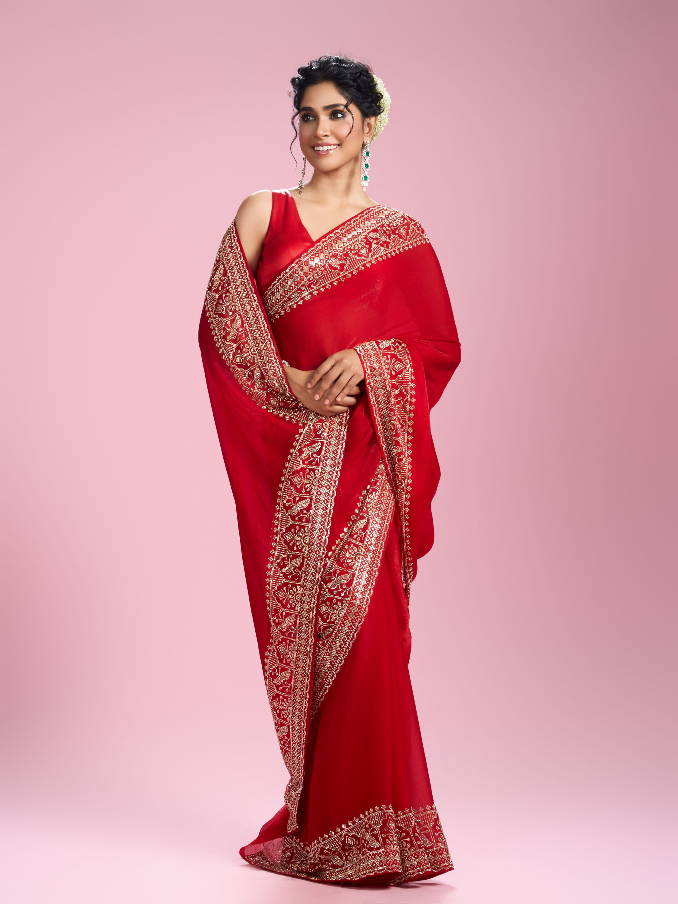 Mohey Women Enchanting Red Organza Saree