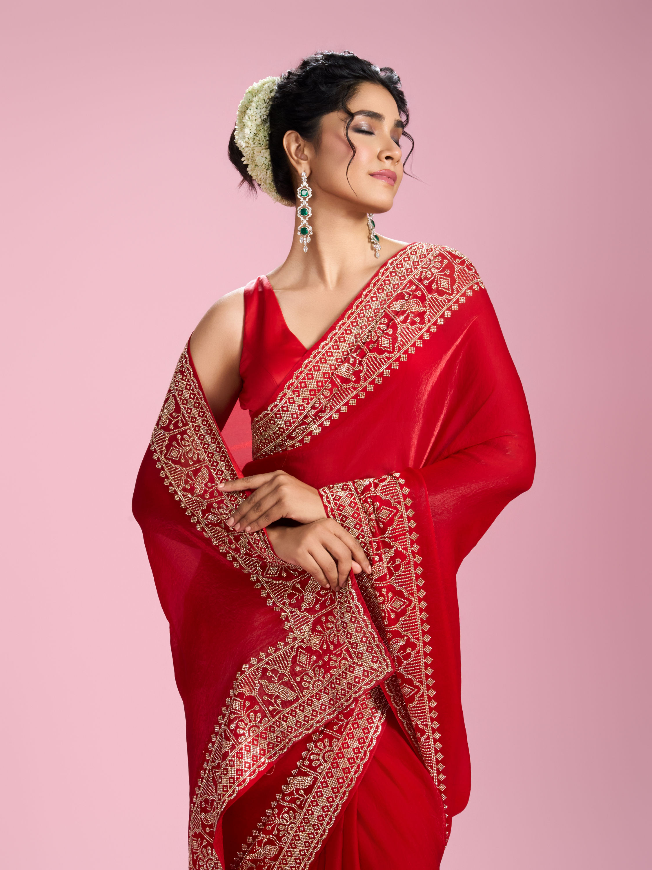 Mohey Women Enchanting Red Organza Saree