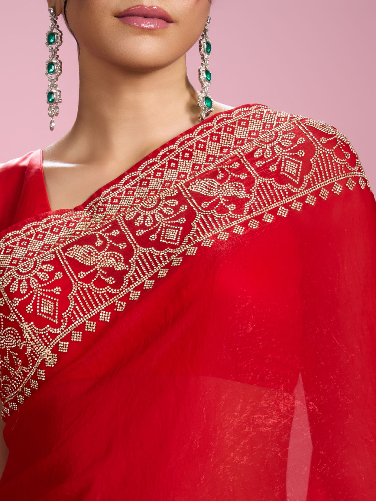 Mohey Women Enchanting Red Organza Saree