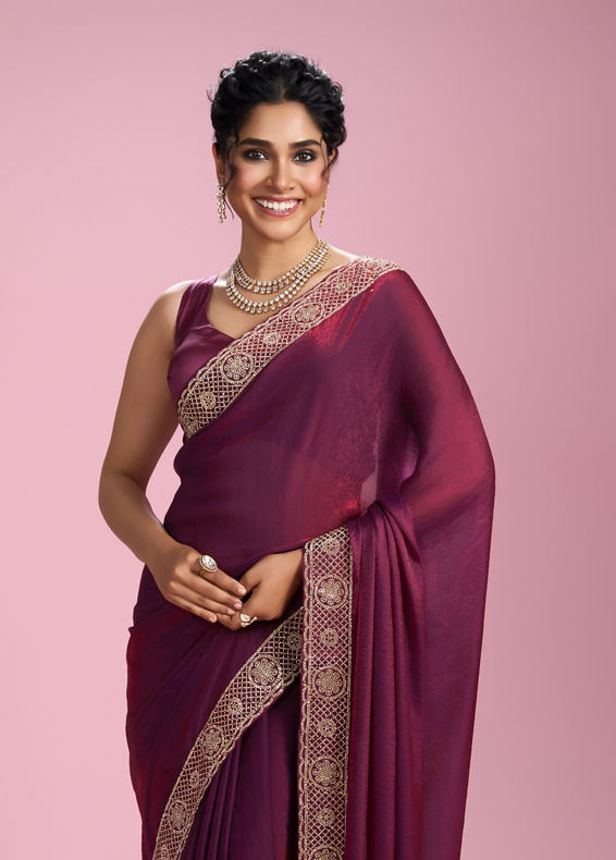 Mohey Women Elegantly Detailed Wine Saree
