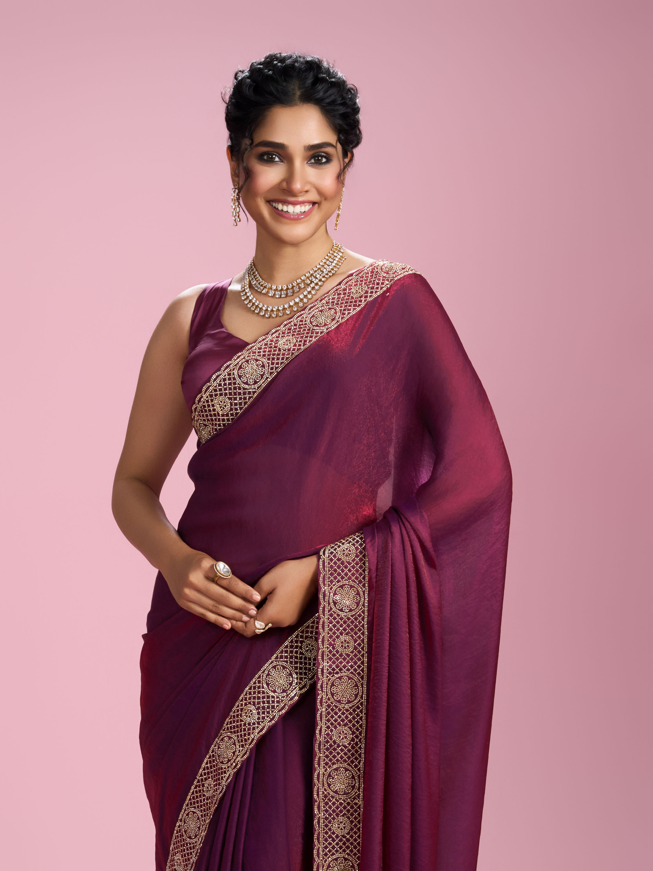 Mohey Women Elegantly Detailed Wine Saree