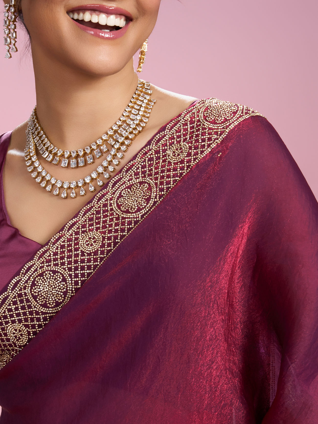 Mohey Women Elegantly Detailed Wine Saree