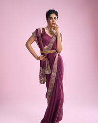 Mohey Women Elegantly Detailed Wine Saree
