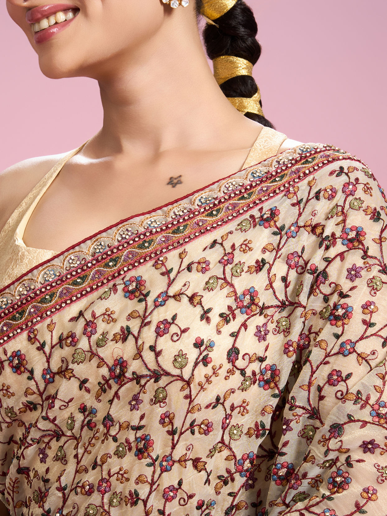 Mohey Women Cream Organza Saree