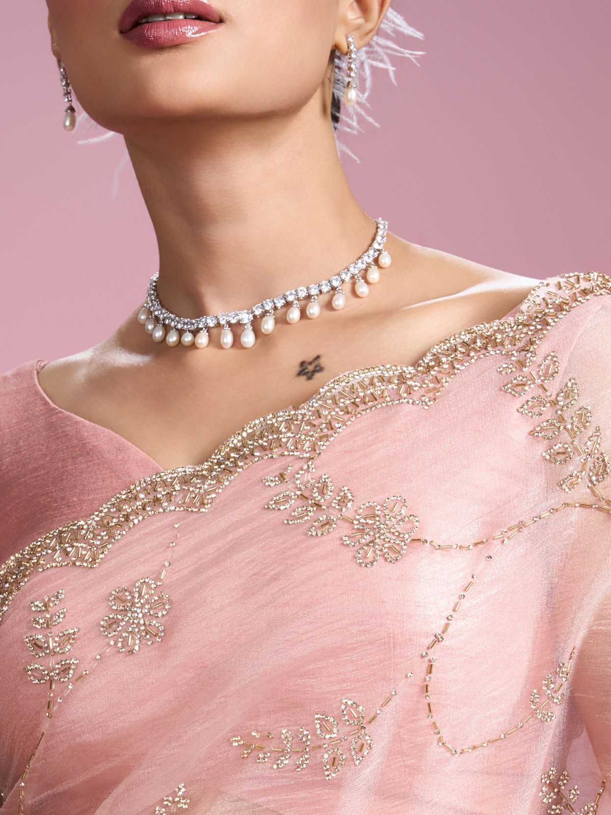 Mohey Women Elegant Pink Organza Saree