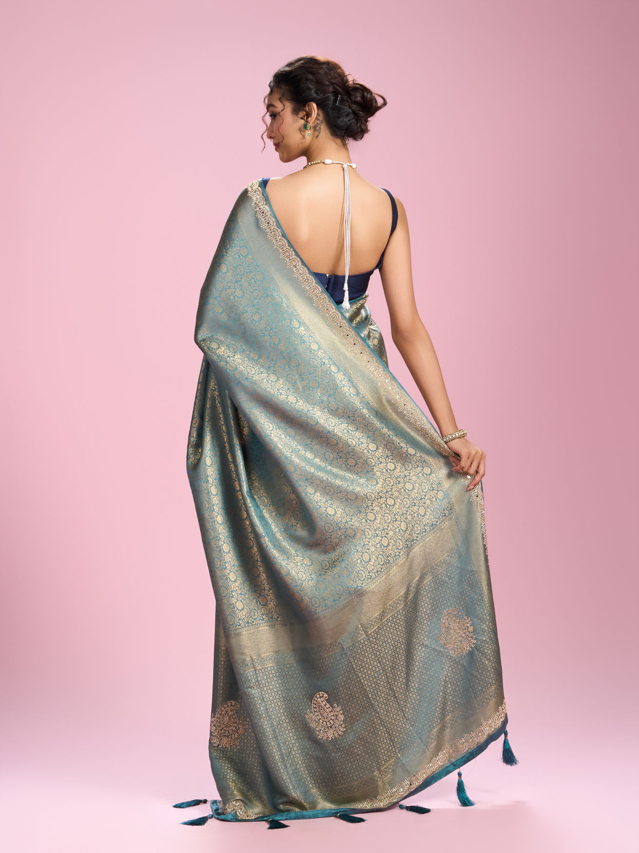 Mohey Women Elegant Light Blue Saree