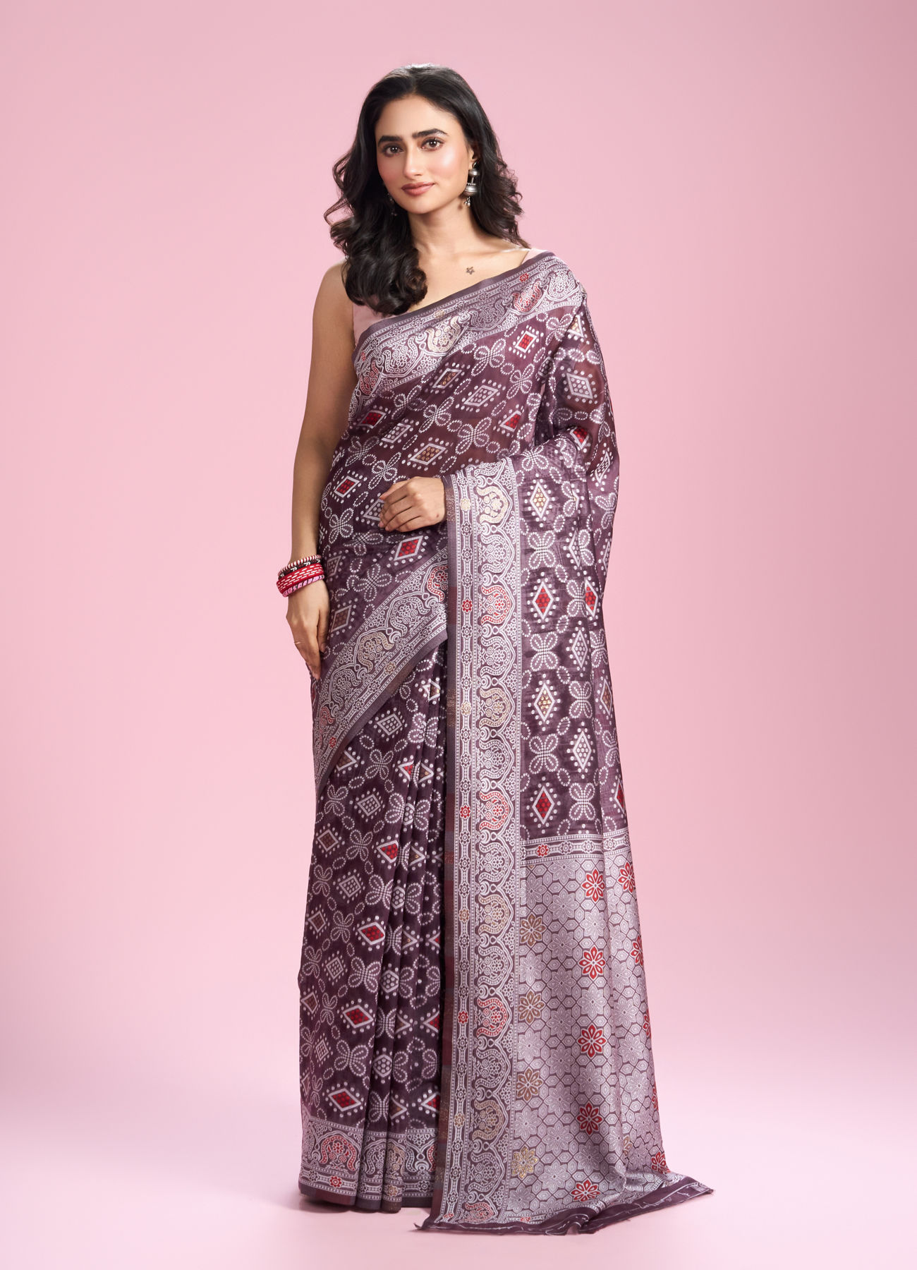Mohey Women Ravishing Wine Saree