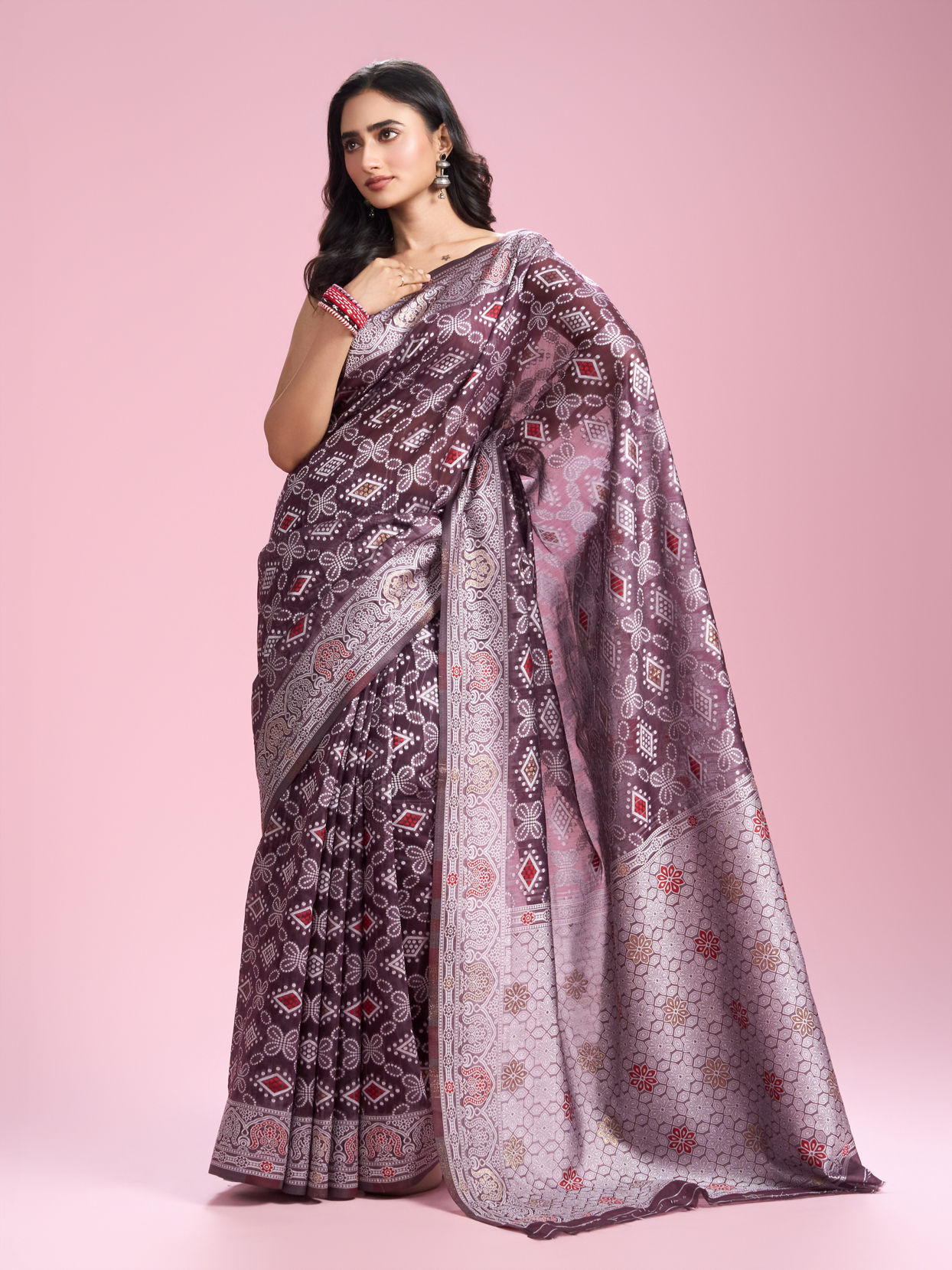 Mohey Women Ravishing Wine Saree
