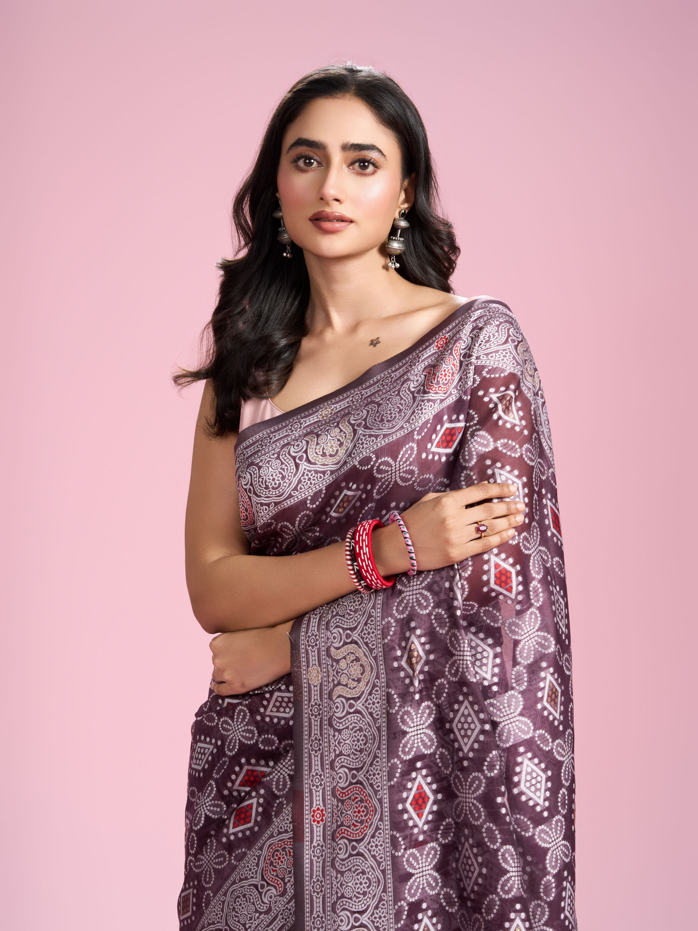 Mohey Women Ravishing Wine Saree