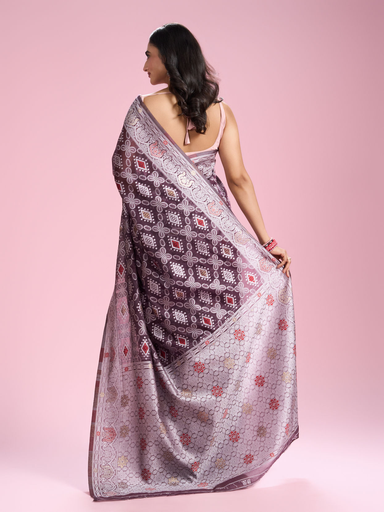 Mohey Women Ravishing Wine Saree