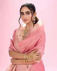 Mohey Women Pink Elegance Brilliance Saree