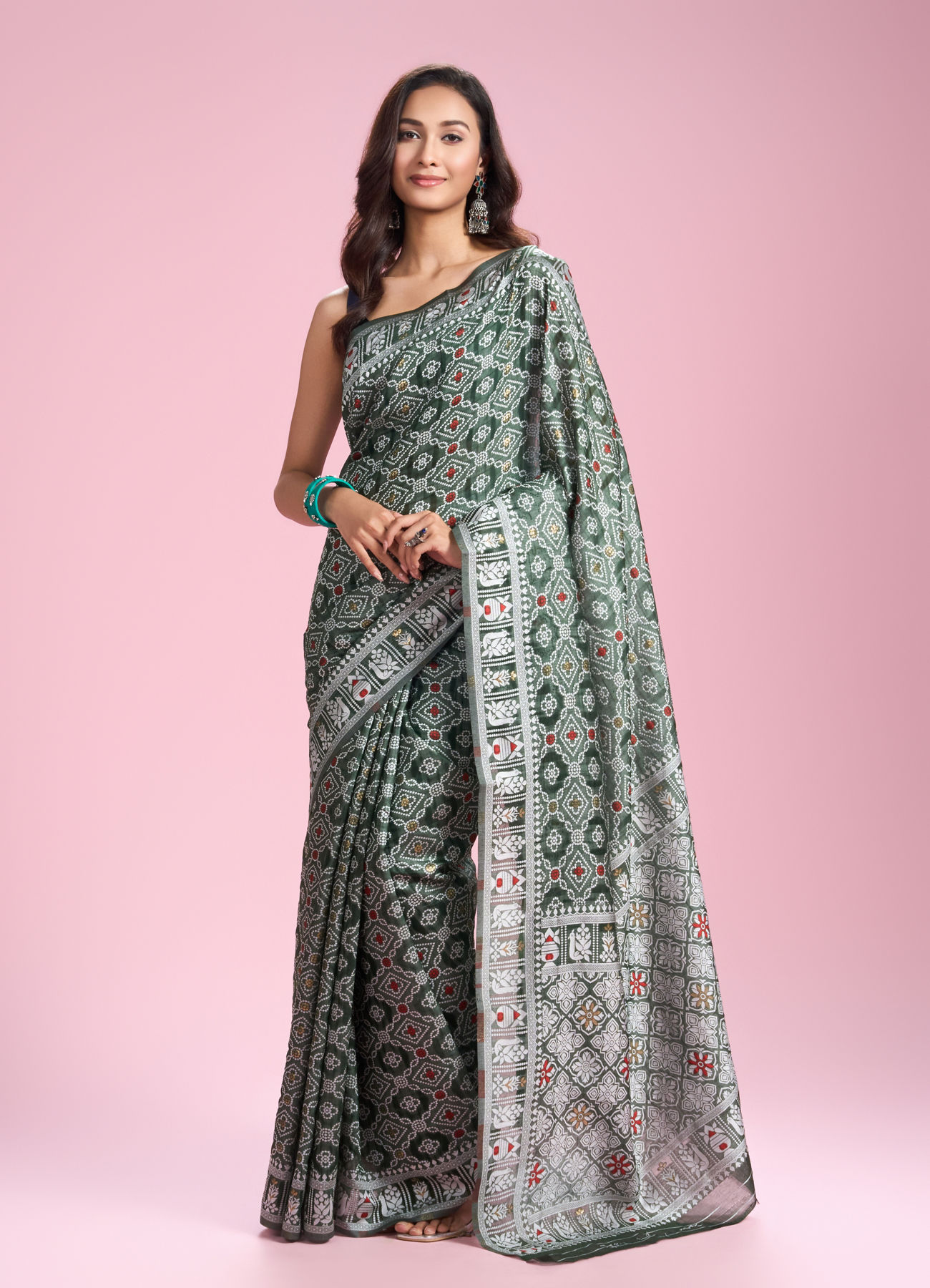 Mohey Women Timeless Green Elegance Saree