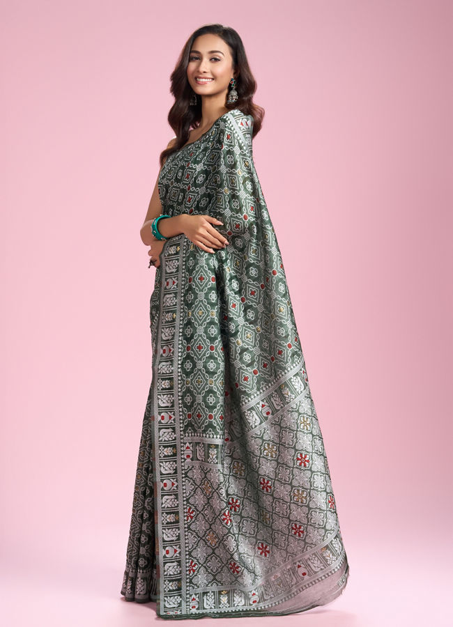 Mohey Women Timeless Green Elegance Saree