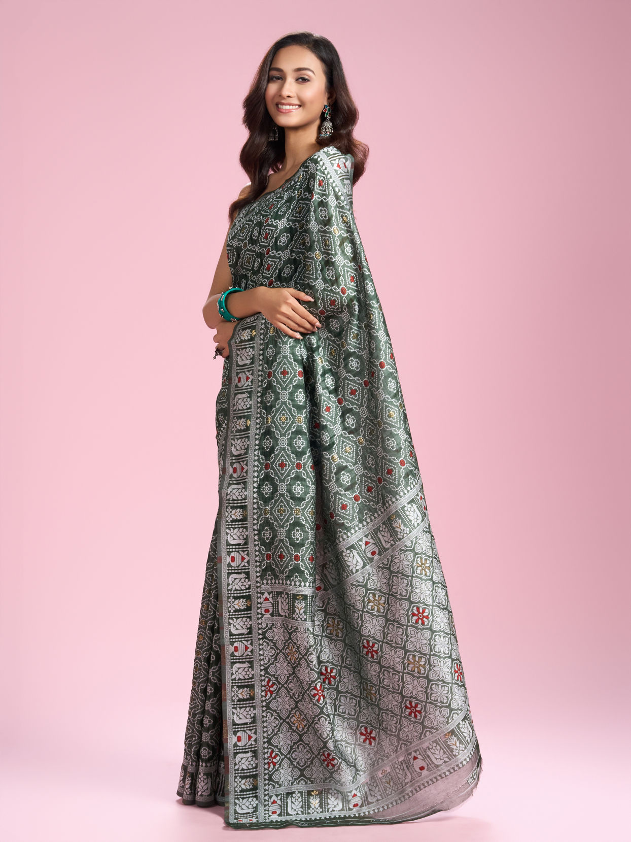 Mohey Women Timeless Green Elegance Saree