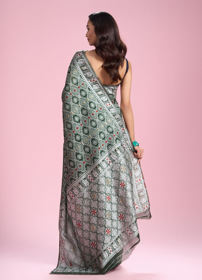 Mohey Women Timeless Green Elegance Saree
