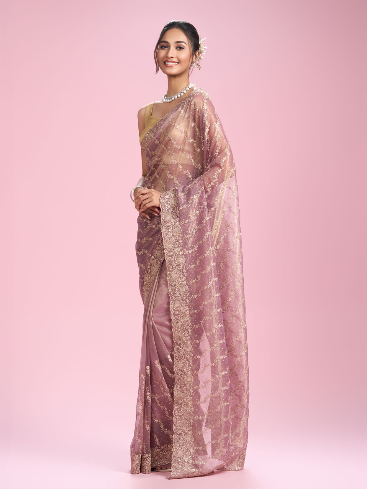 Mohey Women Enchanting Purple Net Saree