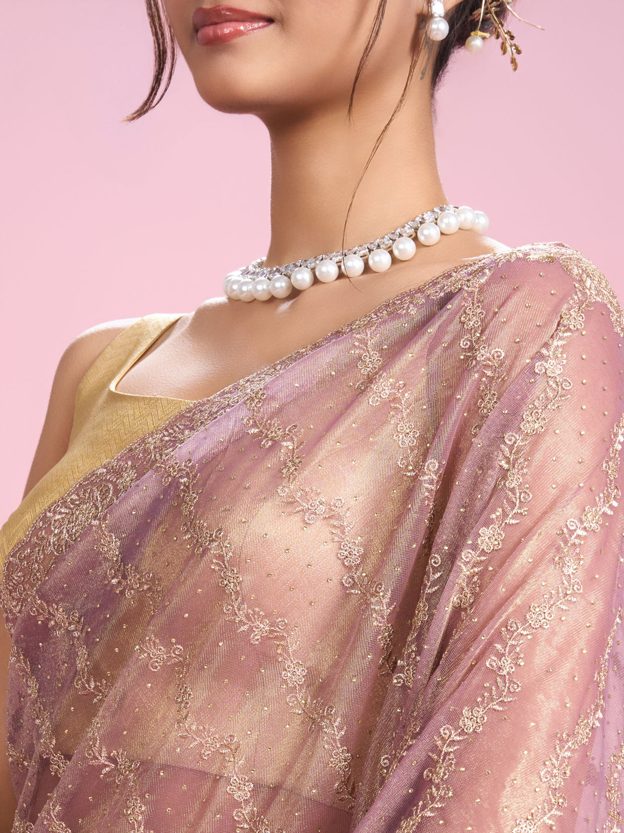Mohey Women Enchanting Purple Net Saree