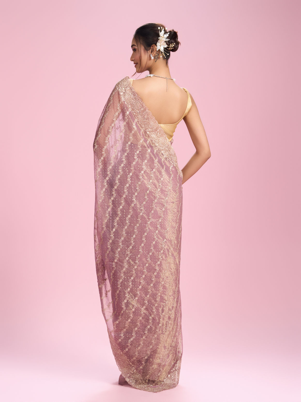 Mohey Women Enchanting Purple Net Saree