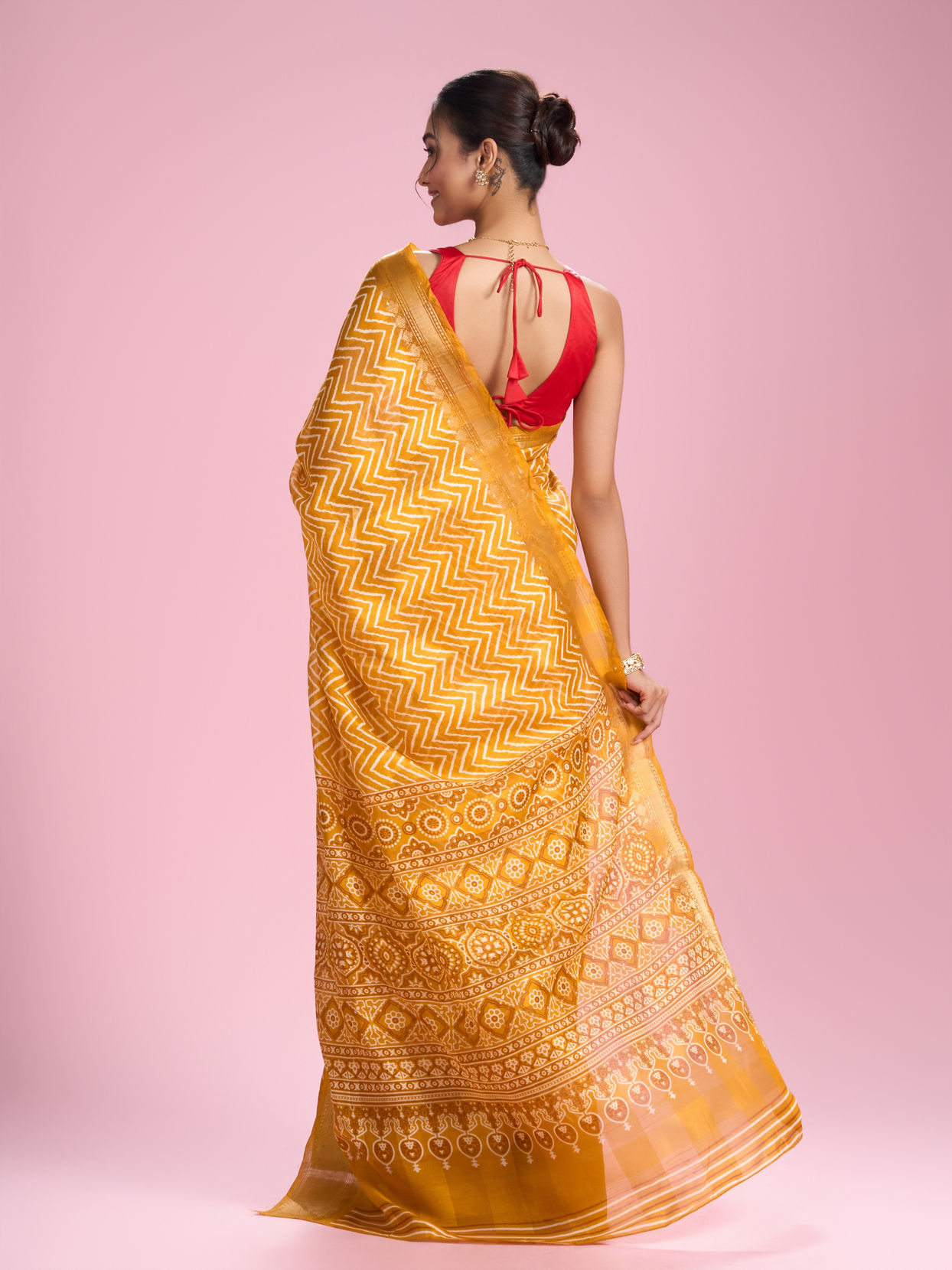 Mohey Women Exuberant Mustard Yellow Saree