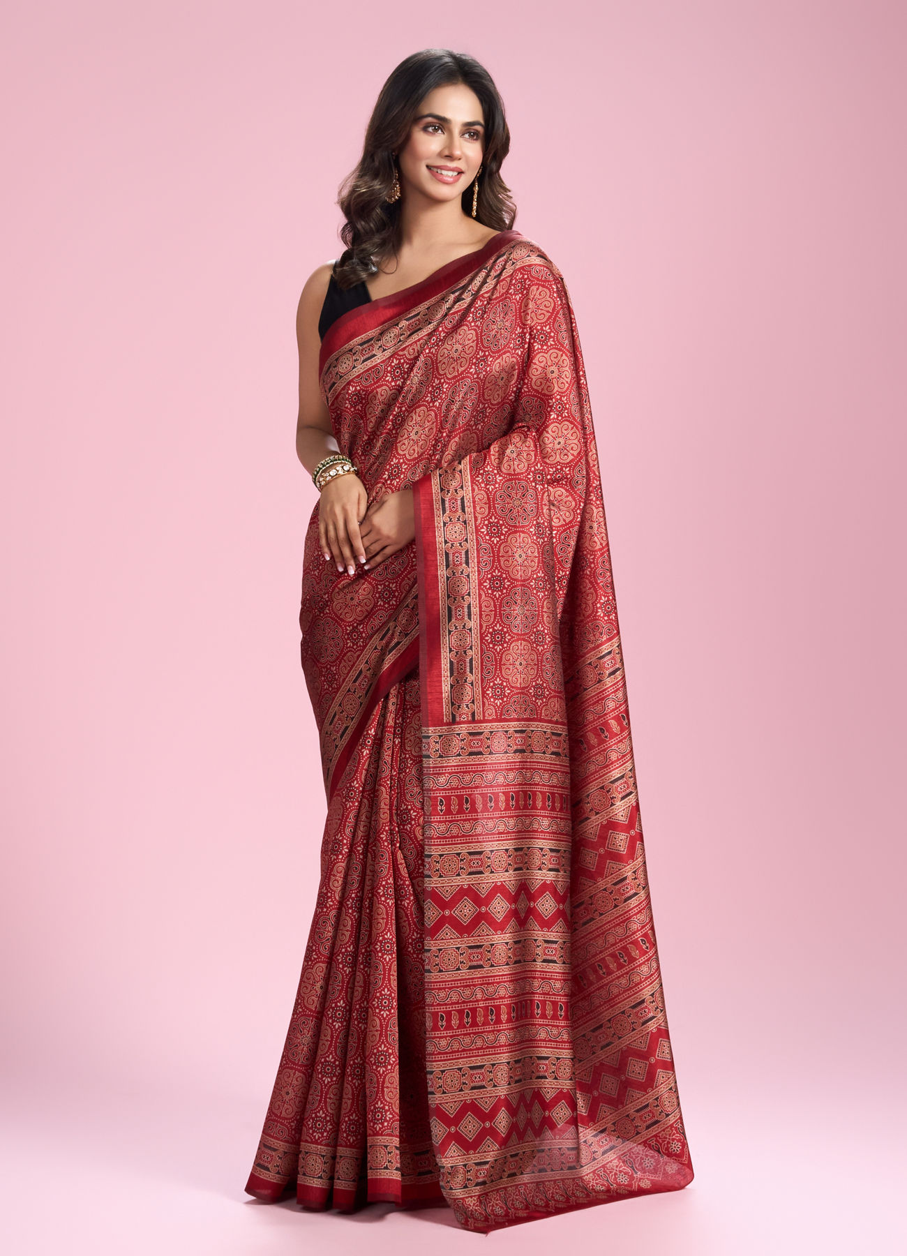 Mohey Women Radiant Red Art Silk Saree
