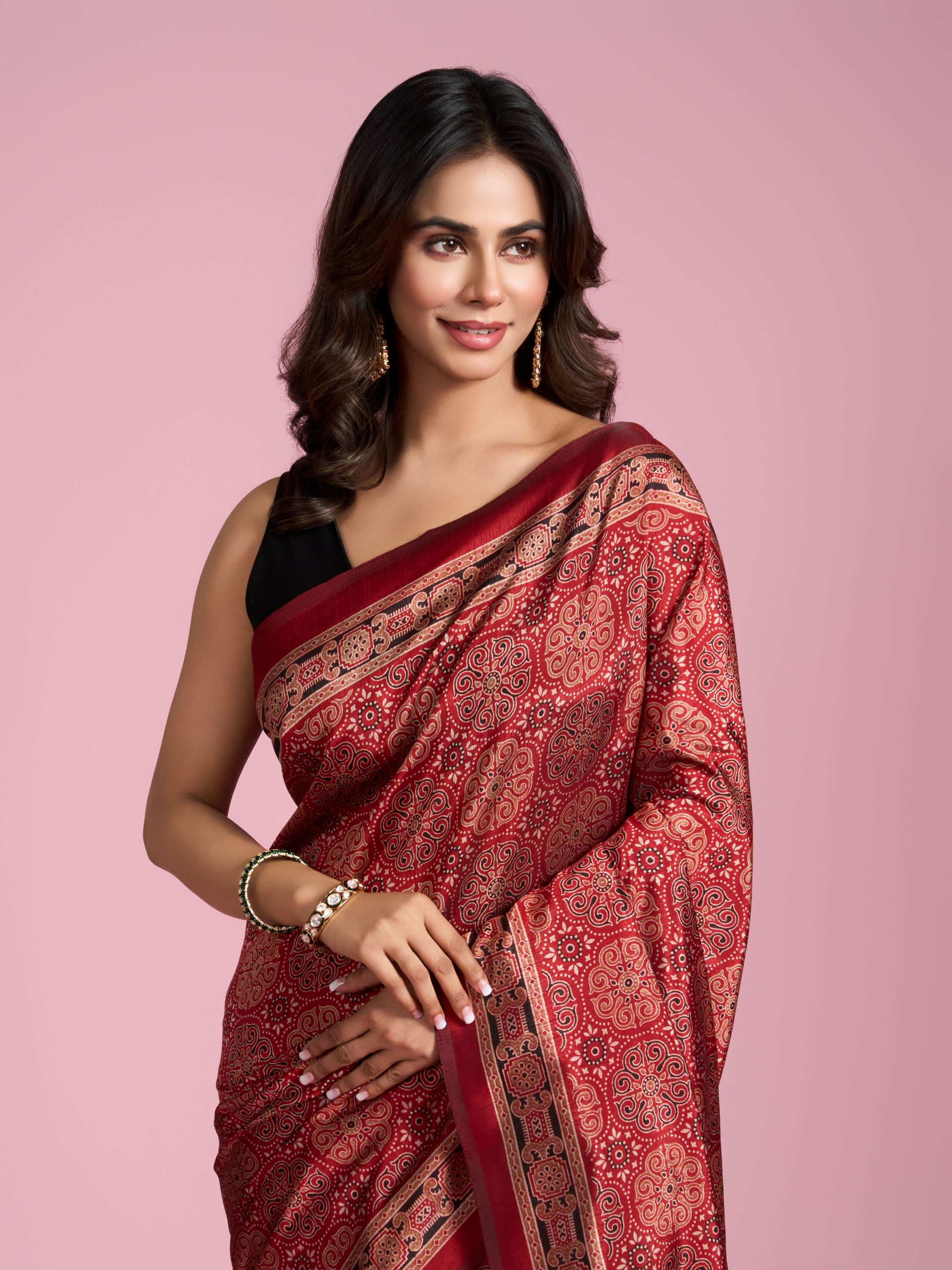 Mohey Women Radiant Red Art Silk Saree