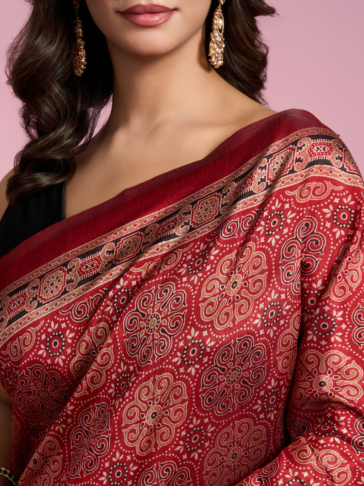 Mohey Women Radiant Red Art Silk Saree